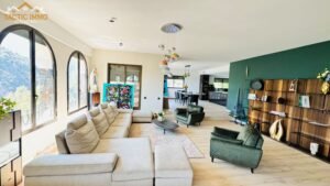 Troba la propietat ideal a Andorra amb Tactic Immo A Tactic Immo convertim els teus projectes immobiliaris en realitat. Som especialistes en la compra, venda i lloguer d'habitatges, xalets, apartaments, terrenys i locals comercials a tot el Principat d'Andorra. Amb una atenció personalitzada, transparència i un profund coneixement del mercat immobiliari andorrà, t'acompanyem en cada pas perquè trobis la millor oportunitat. Tant si vols comprar la teva nova llar, invertir en una propietat exclusiva o vendre el teu immoble amb les màximes garanties, el nostre equip t'ofereix assessorament professional i un servei de confiança. Descobreix una àmplia selecció d'immobles a Andorra la Vella, Escaldes-Engordany, La Massana, Encamp, Canillo i les millors zones del país. [tacticimmo.com] Tactic Immo, la teva immobiliària de confiança a Andorra. 🇪🇸 CASTELLANO Encuentra la propiedad perfecta en Andorra con Tactic Immo En Tactic Immo hacemos realidad tus proyectos inmobiliarios. Somos especialistas en la compra, venta y alquiler de viviendas, chalets, apartamentos, terrenos y locales comerciales en todo el Principado de Andorra. Gracias a nuestro conocimiento del mercado inmobiliario andorrano y a una atención totalmente personalizada, te ayudamos a encontrar la mejor oportunidad para vivir o invertir. Si deseas comprar una vivienda, vender tu propiedad al mejor precio o encontrar una inversión exclusiva, nuestro equipo te acompañará durante todo el proceso con profesionalidad, cercanía y total transparencia. Descubre una amplia cartera de inmuebles en Andorra la Vella, Escaldes-Engordany, La Massana, Encamp, Canillo y otras zonas premium del país. [tacticimmo.com] Tactic Immo, la inmobiliaria de referencia para comprar, vender o alquilar en Andorra. 🇫🇷 FRANÇAIS Trouvez le bien immobilier idéal en Andorre avec Tactic Immo Chez Tactic Immo, nous mettons notre expérience et notre connaissance du marché immobilier andorran au service de vos projets. Que vous recherchiez un appartement, un chalet, un terrain, un local commercial ou un investissement de prestige, notre équipe vous accompagne à chaque étape avec professionnalisme et transparence. Spécialistes de l'achat, de la vente et de la location de biens immobiliers dans toute l'Andorre, nous vous proposons une sélection rigoureuse de propriétés situées dans les meilleures zones du pays : Andorre-la-Vieille, Escaldes-Engordany, La Massana, Encamp, Canillo et bien d'autres. [tacticimmo.com] Tactic Immo, votre partenaire immobilier de confiance en Andorre. ✨ Plus de visibilité, plus de confiance et plus de résultats pour votre projet immobilier.