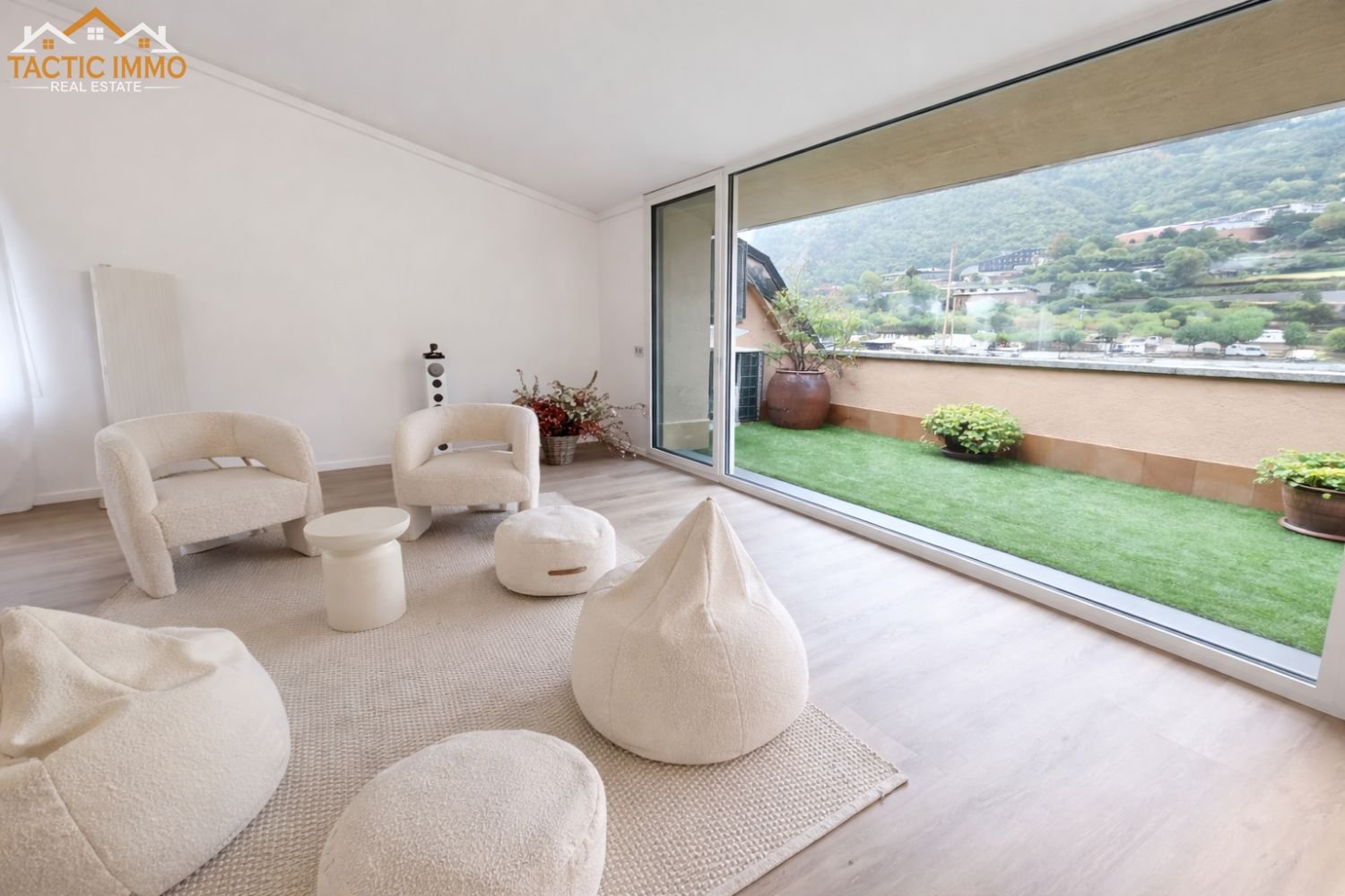 TACTIC IMMO: Referent en Immobiliària a Andorra la Vella amb Propietats Exclusives a Tot Andorra Si busques una immobiliària a Andorra la Vella amb una àmplia experiència en la compra, venda i lloguer d'immobles, TACTIC IMMO és una de les agències de referència del Principat. Situada al centre d'Andorra la Vella, ofereix una acurada selecció de pisos, àtics, xalets, terrenys, locals comercials i propietats d'alt standing distribuïdes per les millors parròquies d'Andorra. [tacticimmo.com], [tacticimmo.com] Immobiliària a Andorra la Vella amb propietats exclusives El mercat immobiliari andorrà continua atraient inversors, famílies i residents internacionals gràcies a la seva qualitat de vida, seguretat, fiscalitat atractiva i entorn natural privilegiat. En aquest context, TACTIC IMMO Andorra la Vella posa a disposició dels seus clients una cartera d'immobles única, adaptada tant a inversors com a compradors particulars. [tacticimmo.com], [tacticimmo.com] Fitxa 526: Exclusiu àtic en venda a Andorra la Vella Una de les propietats més destacades de la cartera actual és la referència 526, un espectacular àtic en venda a Andorra la Vella amb 4 habitacions, 3 banys i plaça d'aparcament. Aquesta propietat representa una excel·lent oportunitat per a qui busca un habitatge de luxe al centre de la capital, amb totes les comoditats i serveis a pocs minuts. El seu preu és de 2.380.000 €, posicionant-se com una de les opcions premium del mercat immobiliari andorrà. [tacticimmo.com], [tacticimmo.com] Fitxa 522: Xalet exclusiu a Sa Calma, Escaldes-Engordany La referència 522 correspon a un impressionant xalet de luxe a Sa Calma, una de les urbanitzacions més exclusives del país. Aquesta magnífica propietat disposa de 796 m² construïts, 8 habitacions i 6 banys. El seu preu de 3.750.000 € la converteix en una opció ideal per a famílies que desitgen privacitat, amplitud i unes vistes excepcionals sobre Andorra. [tacticimmo.com], [tacticimmo.com] Fitxa 500: Nau industrial en venda a Erts Per als inversors i empresaris, la referència 500 és una interessant nau industrial en venda a Erts, amb una superfície de 458 m². Aquesta propietat representa una excel·lent oportunitat per desenvolupar activitats empresarials en una ubicació estratègica del Principat. Actualment està disponible per 1.290.000 €. [tacticimmo.com], [tacticimmo.com] Fitxa 518: Propietat premium de la cartera TACTIC IMMO La referència 518 forma part de la cartera d'immobles exclusius de TACTIC IMMO. Els interessats poden consultar directament amb l'agència per obtenir tota la informació actualitzada sobre les característiques, disponibilitat i condicions de venda d'aquesta propietat. TACTIC IMMO ofereix assessorament personalitzat i un seguiment integral durant tot el procés de compra immobiliària a Andorra. [tacticimmo.com], [tacticimmo.com] Fitxa 527: Oportunitat immobiliària a Andorra La referència 527 és una altra de les propietats comercialitzades per TACTIC IMMO. Per conèixer tots els detalls tècnics, fotografies, ubicació i característiques específiques d'aquest immoble, l'equip comercial de l'agència ofereix assessorament directe i informació actualitzada segons disponibilitat. [tacticimmo.com] Per què escollir TACTIC IMMO a Andorra la Vella? Triar TACTIC IMMO significa confiar en professionals especialitzats en el sector immobiliari andorrà, amb una àmplia experiència en: Venda de pisos a Andorra la Vella. Àtics de luxe a Andorra. Xalets exclusius a Escaldes-Engordany. Terrenys per a promocions immobiliàries. Immobles d'inversió. Locals comercials i naus industrials. Assessorament immobiliari personalitzat. [tacticimmo.com], [tacticimmo.com] Comprar una propietat a Andorra amb garanties Si estàs buscant una immobiliària de confiança a Andorra la Vella, TACTIC IMMO destaca per la seva professionalitat, tracte personalitzat i una selecció d'immobles de qualitat en les millors zones del Principat. Tant si busques una residència habitual, una segona residència o una inversió immobiliària, l'equip de TACTIC IMMO t'ajudarà a trobar la propietat ideal. Paraules clau SEO: immobiliària Andorra la Vella, pisos en venda Andorra, àtic de luxe Andorra la Vella, xalet a Escaldes-Engordany, immobiliària Andorra, comprar casa a Andorra, inversió immobiliària Andorra, TACTIC IMMO, habitatges de luxe Andorra, propietats exclusives Andorra. TACTIC IMMO: Referent en Immobiliària a Andorra la Vella amb Propietats Exclusives a Tot Andorra Si busques una immobiliària a Andorra la Vella amb una àmplia experiència en la compra, venda i lloguer d'immobles, TACTIC IMMO és una de les agències de referència del Principat. Situada al centre d'Andorra la Vella, ofereix una acurada selecció de pisos, àtics, xalets, terrenys, locals comercials i propietats d'alt standing distribuïdes per les millors parròquies d'Andorra. [tacticimmo.com], [tacticimmo.com] Immobiliària a Andorra la Vella amb propietats exclusives El mercat immobiliari andorrà continua atraient inversors, famílies i residents internacionals gràcies a la seva qualitat de vida, seguretat, fiscalitat atractiva i entorn natural privilegiat. En aquest context, TACTIC IMMO Andorra la Vella posa a disposició dels seus clients una cartera d'immobles única, adaptada tant a inversors com a compradors particulars. [tacticimmo.com], [tacticimmo.com] Fitxa 526: Exclusiu àtic en venda a Andorra la Vella Una de les propietats més destacades de la cartera actual és la referència 526, un espectacular àtic en venda a Andorra la Vella amb 4 habitacions, 3 banys i plaça d'aparcament. Aquesta propietat representa una excel·lent oportunitat per a qui busca un habitatge de luxe al centre de la capital, amb totes les comoditats i serveis a pocs minuts. El seu preu és de 2.380.000 €, posicionant-se com una de les opcions premium del mercat immobiliari andorrà. [tacticimmo.com], [tacticimmo.com] Fitxa 522: Xalet exclusiu a Sa Calma, Escaldes-Engordany La referència 522 correspon a un impressionant xalet de luxe a Sa Calma, una de les urbanitzacions més exclusives del país. Aquesta magnífica propietat disposa de 796 m² construïts, 8 habitacions i 6 banys. El seu preu de 3.750.000 € la converteix en una opció ideal per a famílies que desitgen privacitat, amplitud i unes vistes excepcionals sobre Andorra. [tacticimmo.com], [tacticimmo.com] Fitxa 500: Nau industrial en venda a Erts Per als inversors i empresaris, la referència 500 és una interessant nau industrial en venda a Erts, amb una superfície de 458 m². Aquesta propietat representa una excel·lent oportunitat per desenvolupar activitats empresarials en una ubicació estratègica del Principat. Actualment està disponible per 1.290.000 €. [tacticimmo.com], [tacticimmo.com] Fitxa 518: Propietat premium de la cartera TACTIC IMMO La referència 518 forma part de la cartera d'immobles exclusius de TACTIC IMMO. Els interessats poden consultar directament amb l'agència per obtenir tota la informació actualitzada sobre les característiques, disponibilitat i condicions de venda d'aquesta propietat. TACTIC IMMO ofereix assessorament personalitzat i un seguiment integral durant tot el procés de compra immobiliària a Andorra. [tacticimmo.com], [tacticimmo.com] Fitxa 527: Oportunitat immobiliària a Andorra La referència 527 és una altra de les propietats comercialitzades per TACTIC IMMO. Per conèixer tots els detalls tècnics, fotografies, ubicació i característiques específiques d'aquest immoble, l'equip comercial de l'agència ofereix assessorament directe i informació actualitzada segons disponibilitat. [tacticimmo.com] Per què escollir TACTIC IMMO a Andorra la Vella? Triar TACTIC IMMO significa confiar en professionals especialitzats en el sector immobiliari andorrà, amb una àmplia experiència en: Venda de pisos a Andorra la Vella. Àtics de luxe a Andorra. Xalets exclusius a Escaldes-Engordany. Terrenys per a promocions immobiliàries. Immobles d'inversió. Locals comercials i naus industrials. Assessorament immobiliari personalitzat. [tacticimmo.com], [tacticimmo.com] Comprar una propietat a Andorra amb garanties Si estàs buscant una immobiliària de confiança a Andorra la Vella, TACTIC IMMO destaca per la seva professionalitat, tracte personalitzat i una selecció d'immobles de qualitat en les millors zones del Principat. Tant si busques una residència habitual, una segona residència o una inversió immobiliària, l'equip de TACTIC IMMO t'ajudarà a trobar la propietat ideal. Paraules clau SEO: immobiliària Andorra la Vella, pisos en venda Andorra, àtic de luxe Andorra la Vella, xalet a Escaldes-Engordany, immobiliària Andorra, comprar casa a Andorra, inversió immobiliària Andorra, TACTIC IMMO, habitatges de luxe Andorra, propietats exclusives Andorra.